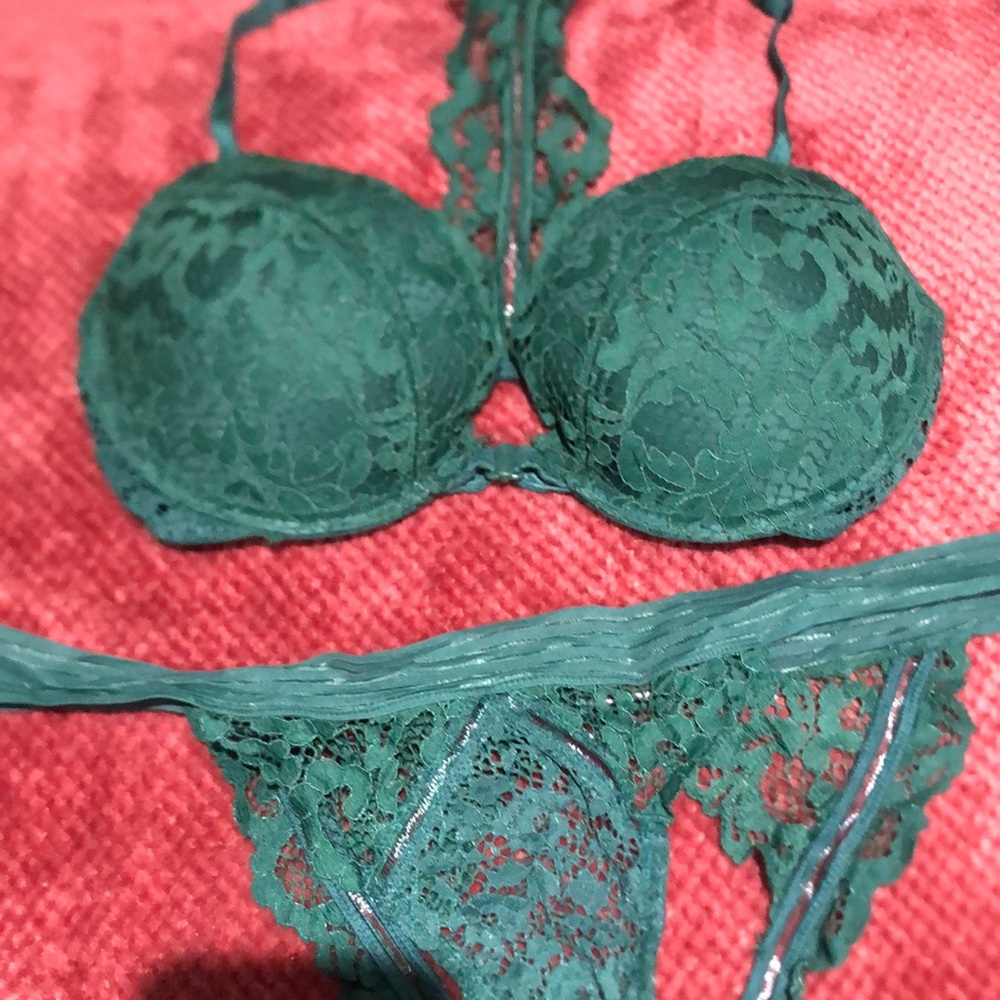 VICTORIAS SECRET PUSH UP BRA AND PANTY SET